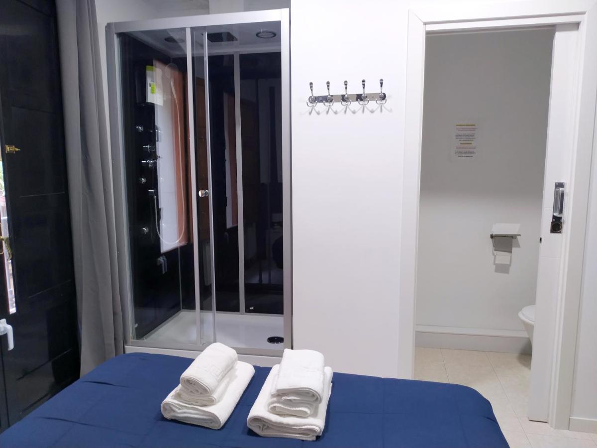 Flats Friends Plaza De La Reina Hotel บาเลนเซีย ภายนอก รูปภาพ