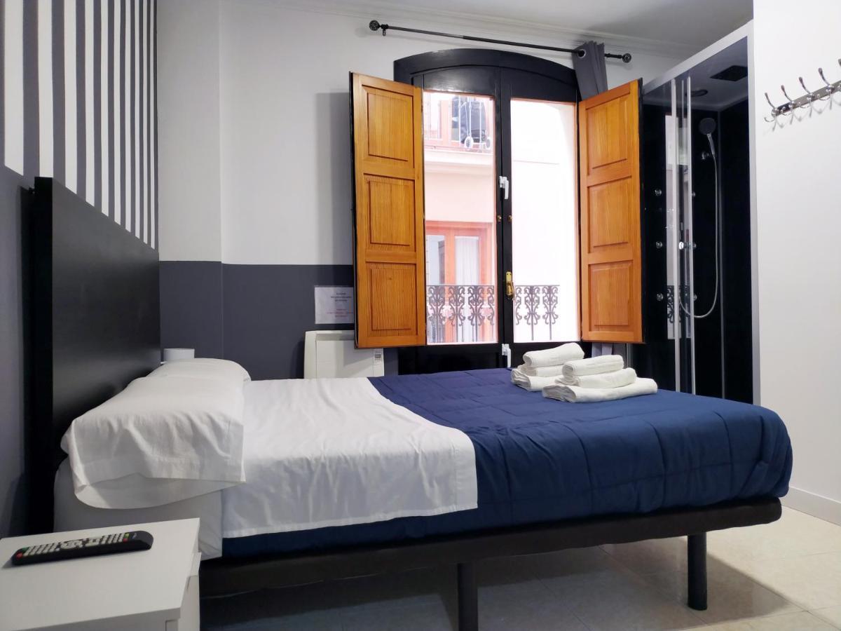 Flats Friends Plaza De La Reina Hotel บาเลนเซีย ภายนอก รูปภาพ