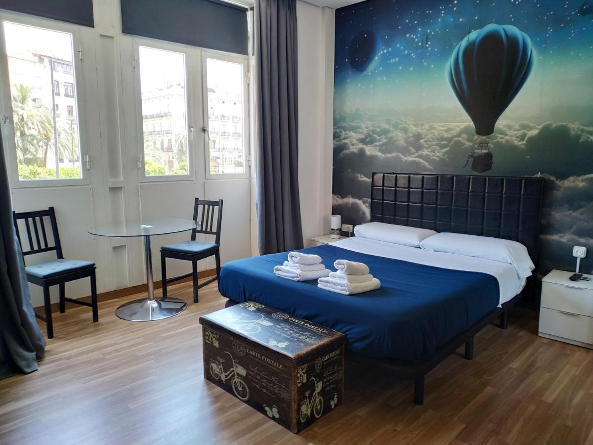 Flats Friends Plaza De La Reina Hotel บาเลนเซีย ภายนอก รูปภาพ