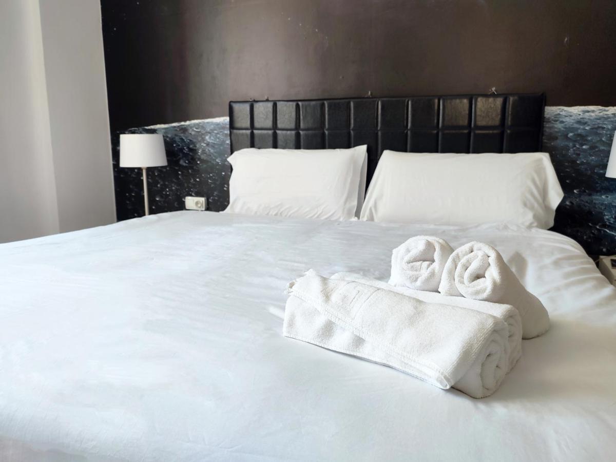 Flats Friends Plaza De La Reina Hotel บาเลนเซีย ภายนอก รูปภาพ