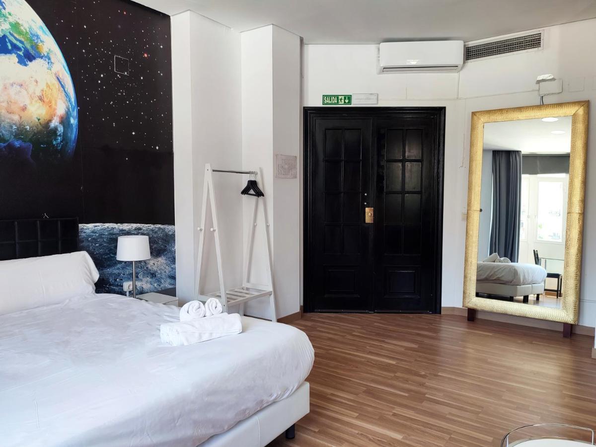 Flats Friends Plaza De La Reina Hotel บาเลนเซีย ภายนอก รูปภาพ