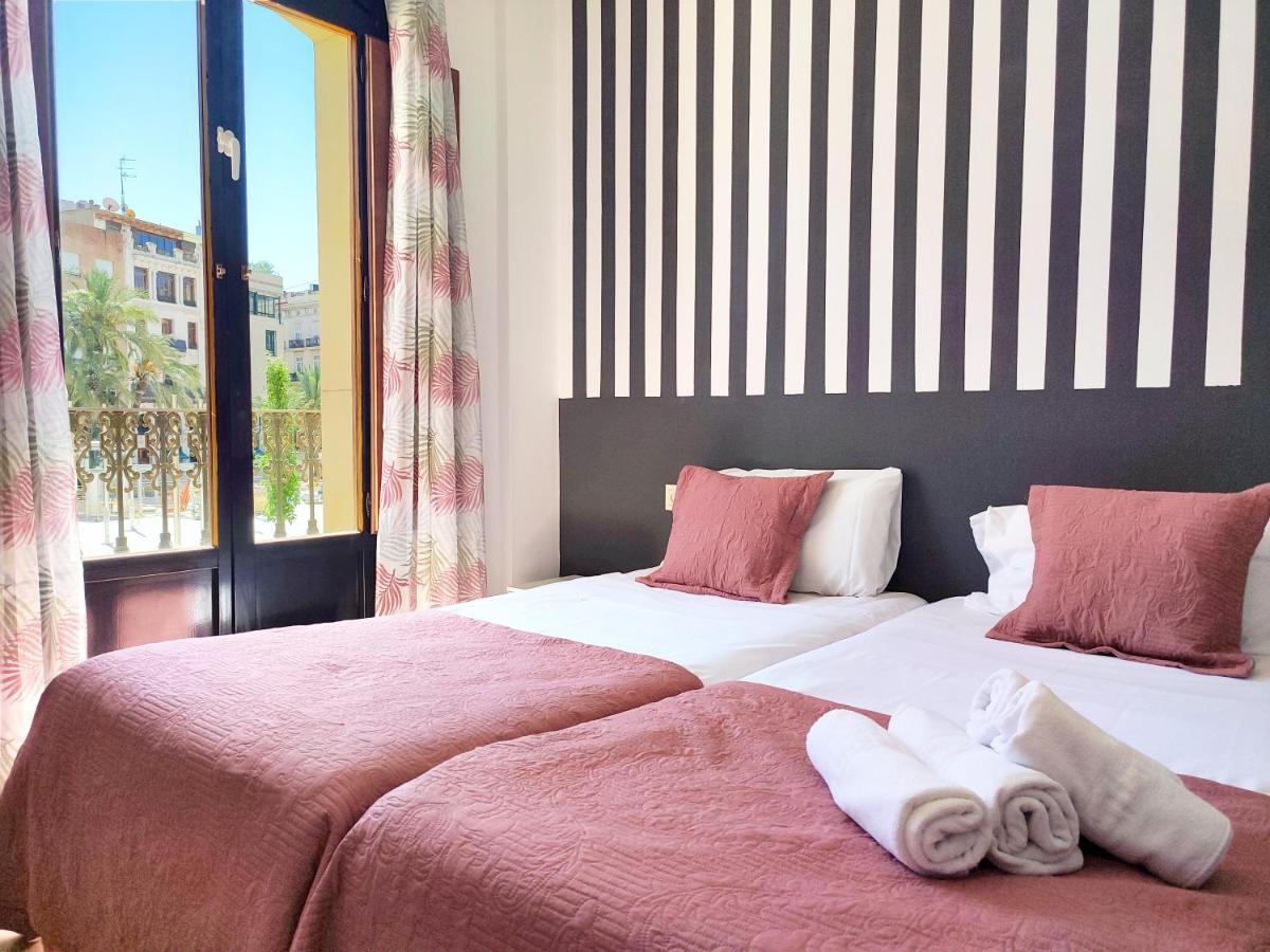 Flats Friends Plaza De La Reina Hotel บาเลนเซีย ภายนอก รูปภาพ