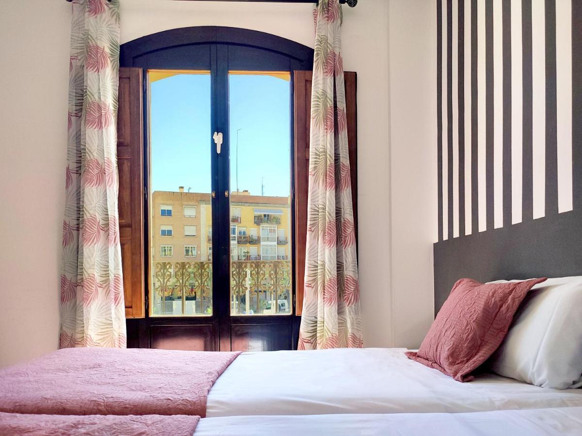 Flats Friends Plaza De La Reina Hotel บาเลนเซีย ภายนอก รูปภาพ